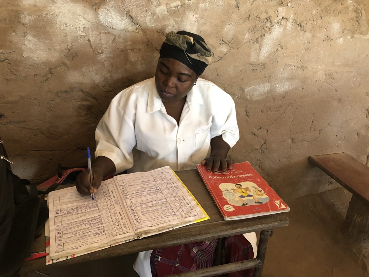 A frontlines champion for education in emergencies, Maria Alberto is incorporating disaster preparedness into school lessons to help children recover from the devastating cyclones. Photo Manan Kotak/ECW