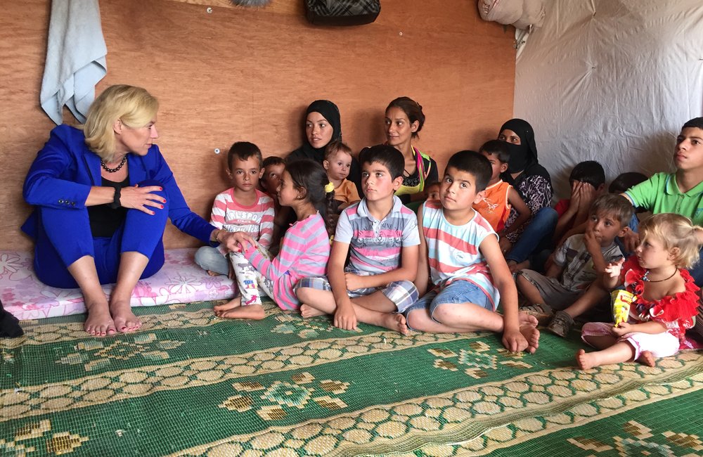 Sigrid Kaag at a school with children